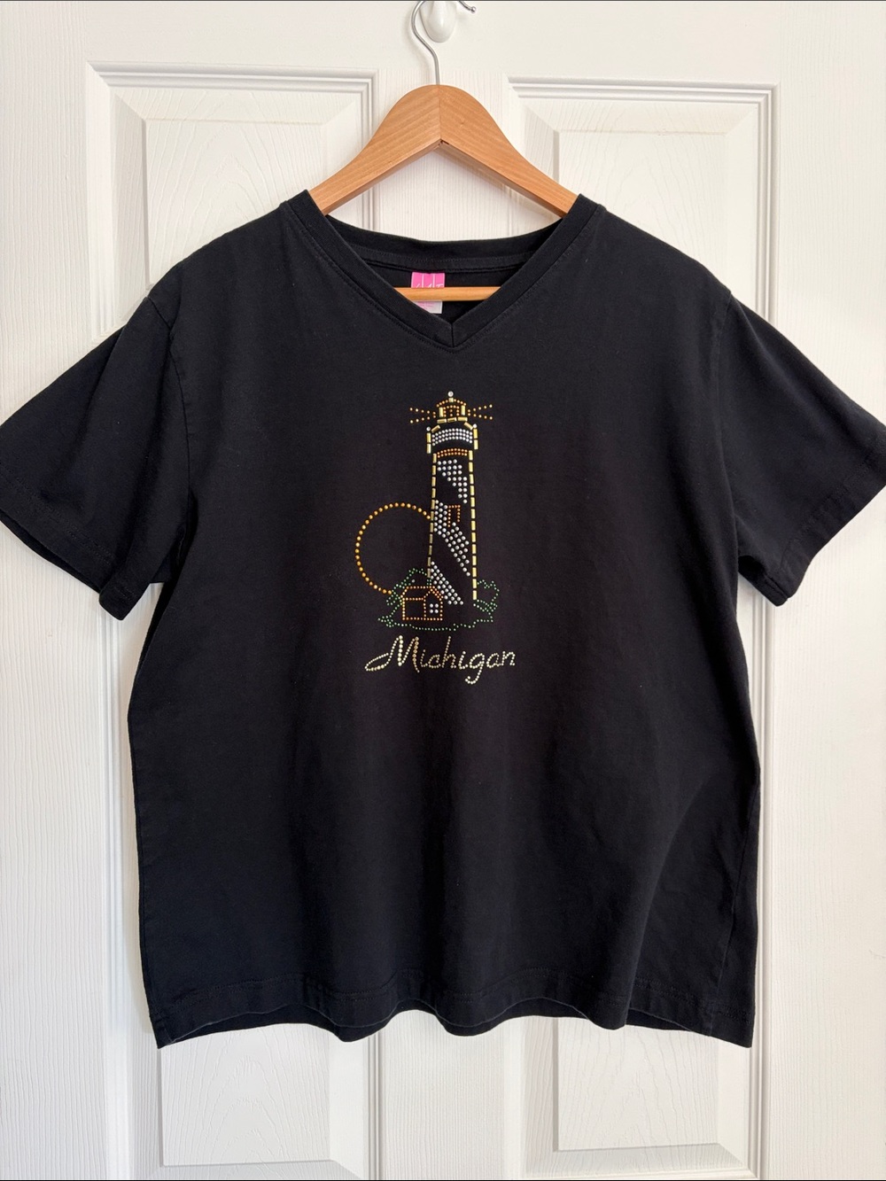 Women’s Michigan Lighthouse Black V-Neck Tee. Size XL